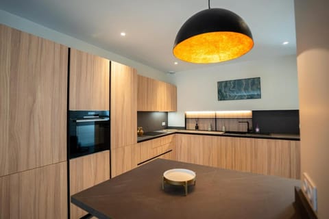 Kitchen or kitchenette, oven, pet friendly, stove