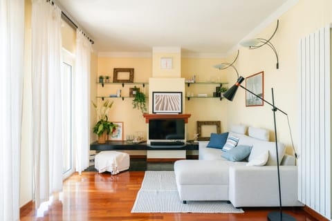 TV and multimedia, Living room, Seating area