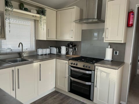 Caravan by the Sea D47 House in Towyn