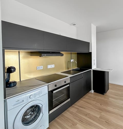 Kitchen or kitchenette, dishwasher, stove, washing machine