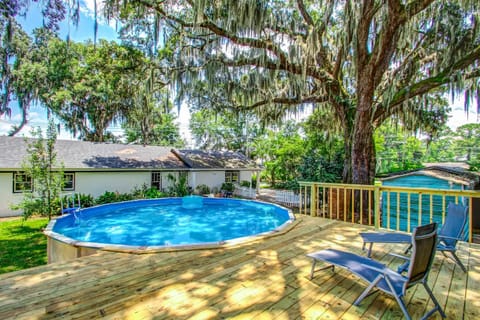 Pool view, Swimming pool, sunbed