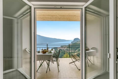 View (from property/room), Balcony/Terrace, Dining area