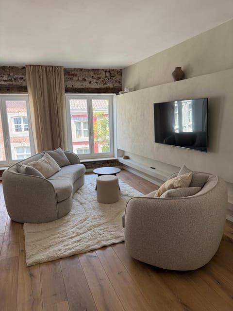 Communal lounge/ TV room, TV and multimedia, Living room, Seating area