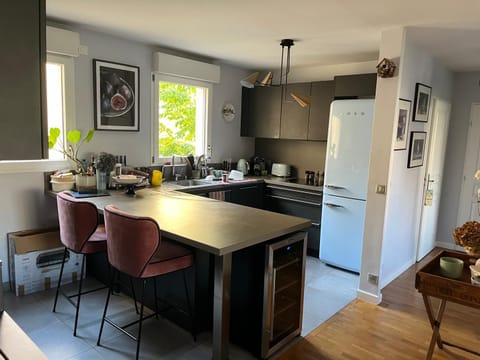 Chambre et salle de bains autonome chez l habitant Vacation rental in Levallois-Perret