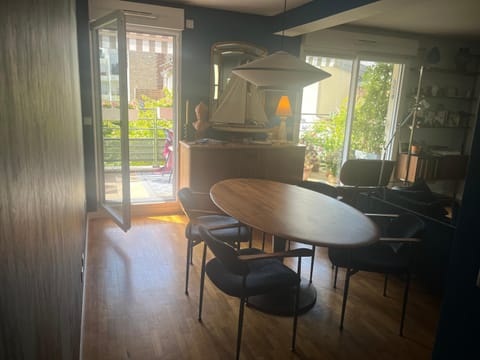 Chambre et salle de bains autonome chez l habitant Vacation rental in Levallois-Perret