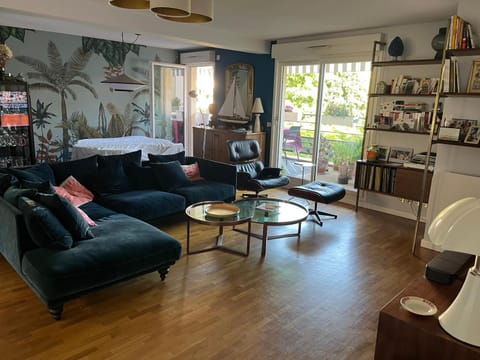 Chambre et salle de bains autonome chez l habitant Vacation rental in Levallois-Perret