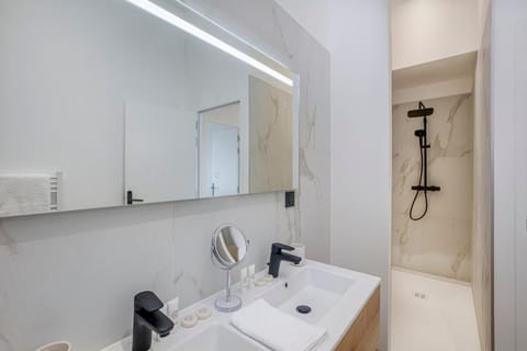 Château de charme - T4 Luxe -Climatisé Apartment in Auvergne-Rhône-Alpes