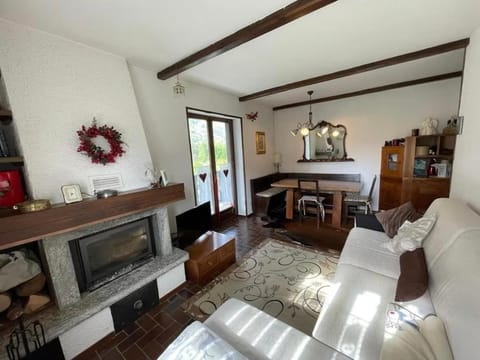 Casa Magnolia- Relax with a Mountain View Apartment in Canton of Ticino