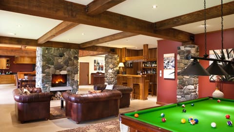 Billiard, Lounge or bar