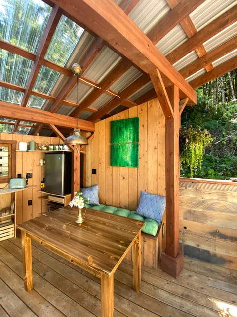 Balcony/Terrace, Kitchen or kitchenette, Seating area, Dining area, Garden view