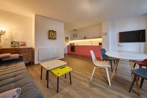 Kitchen or kitchenette, Living room