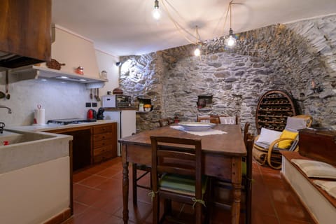 Kitchen or kitchenette, Dining area, pet friendly