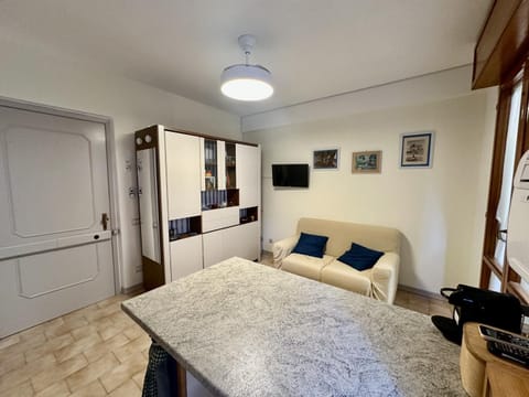 TV and multimedia, Living room, Dining area