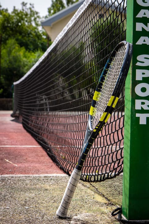 Garden, Tennis court