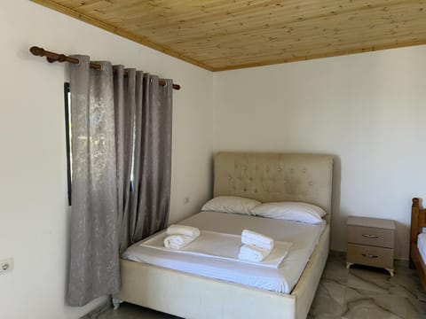 Bed, towels