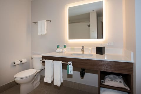 Holiday Inn Express & Suites Victoria-Colwood, an IHG Hotel Hotel in Cowichan Valley