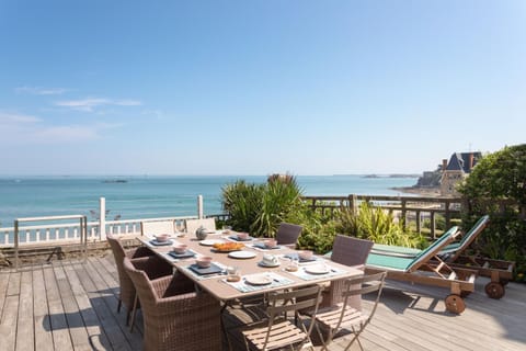 Patio, Dining area, Sea view, sunbed