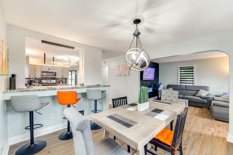 3 Mi to Dtwn Youngstown and YSU Family Home with Yard House in Lansingville