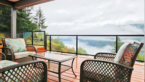 Balcony/Terrace, Seating area, Mountain view, Sea view, Sea view