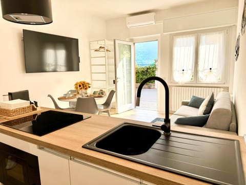 TV and multimedia, Kitchen or kitchenette, Living room, Dining area