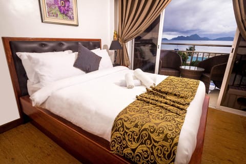 Bed, Balcony/Terrace, Photo of the whole room, Sea view