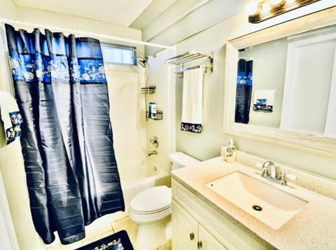 Entire Home Near Montwood Zaragoza House in El Paso