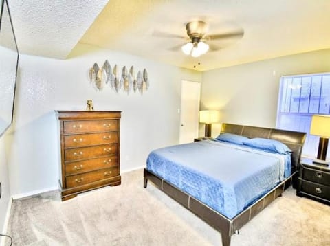 Entire Home Near Montwood Zaragoza House in El Paso