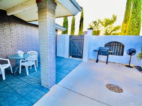 Entire Home Near Montwood Zaragoza House in El Paso