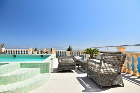 Balcony/Terrace, Sea view, Swimming pool