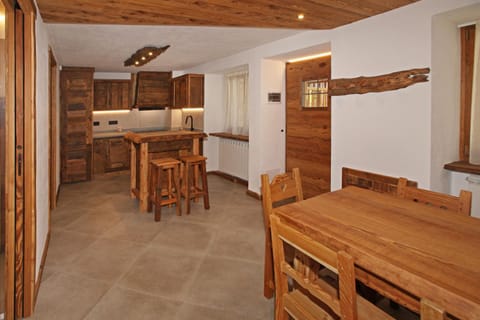 Kitchen or kitchenette, oven, stove