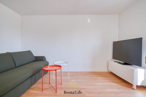Communal lounge/ TV room, TV and multimedia, Living room