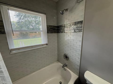 Shower, Toilet, Bathroom, Bath