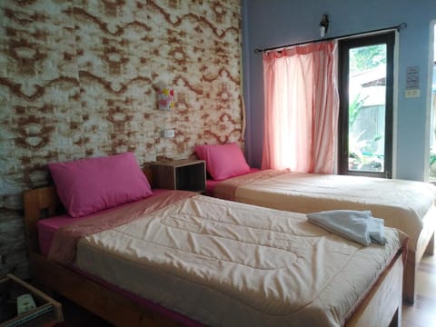 Samed Thanee Bed and Breakfast in Phe