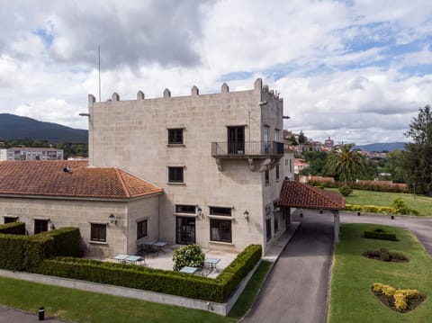 Property building, Facade/entrance, Off site, Bird's eye view, Garden