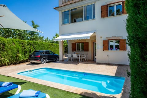 Property building, Patio, Garden, Garden view, Pool view, Swimming pool, Parking, sunbed