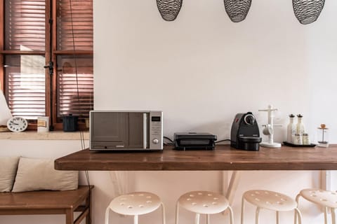 Coffee/tea facilities, minibar, toaster, kitchen