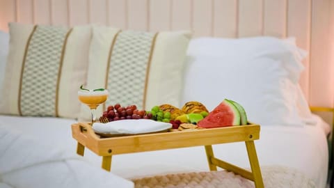 9kft Mega Retreat, Jacuzzi Tennis, Lake 11 BR House in North Lauderdale