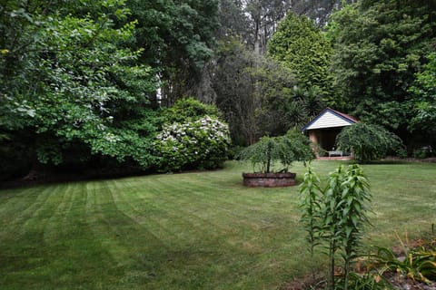 Cambridge Cottages Bed and Breakfast in Mount Dandenong