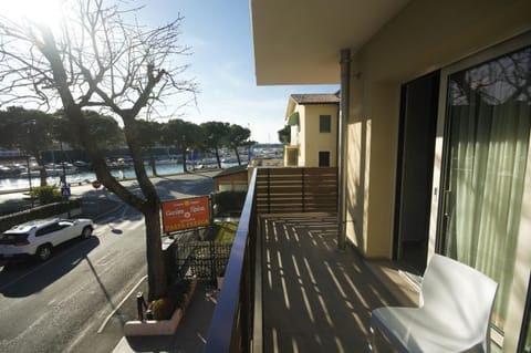 Balcony/Terrace, Lake view