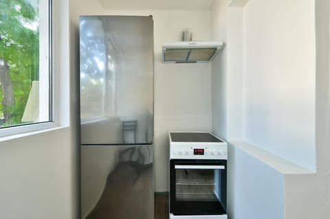 Kitchen or kitchenette, oven, kitchen