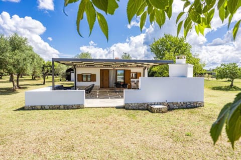 Property building, Day, Natural landscape, Garden, Garden view