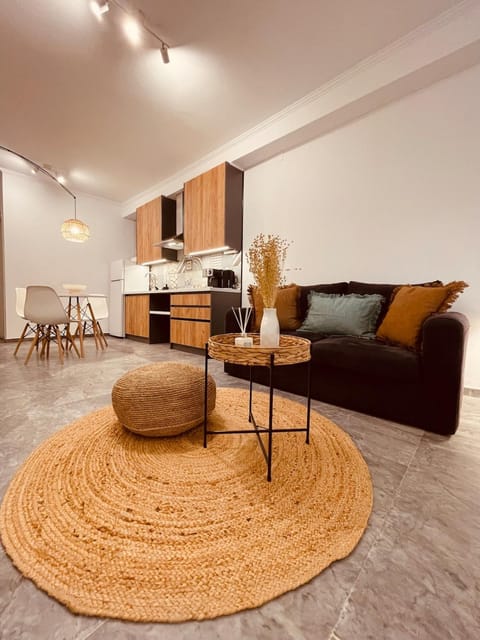 Kitchen or kitchenette, Living room, Seating area, Dining area, stove