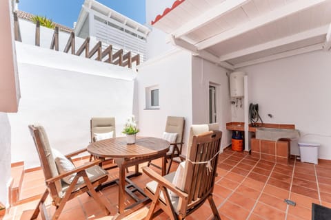 Patio, Day, Balcony/Terrace, Balcony/Terrace, Seating area, Dining area