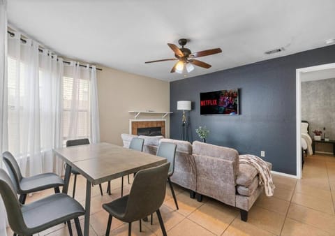 TV and multimedia, Living room, Seating area, Dining area, Evening entertainment