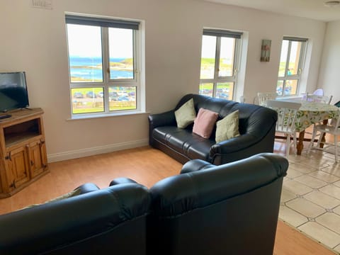 Communal lounge/ TV room, Living room, Seating area