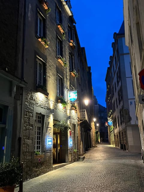 Property building, Quiet street view