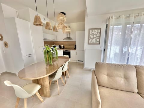 Kitchen or kitchenette, Living room, Dining area