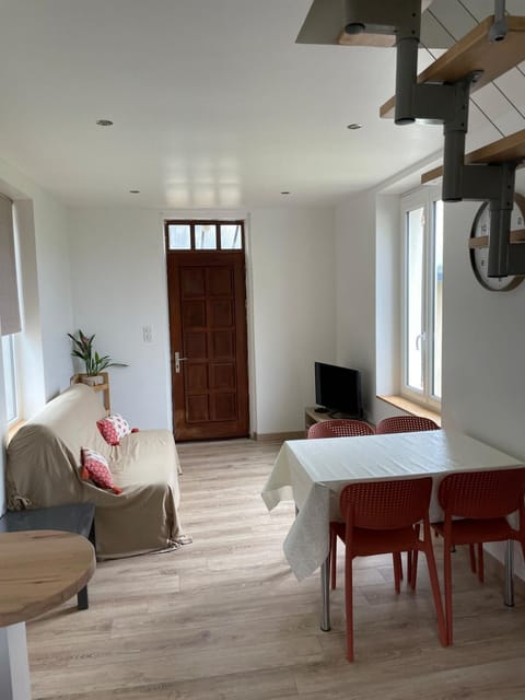 Communal lounge/ TV room, Dining area