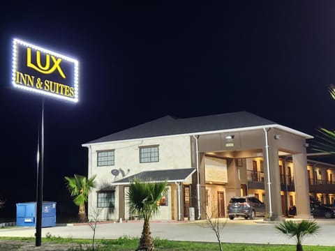 Lux Inn and Suites Hotel in Three Rivers
