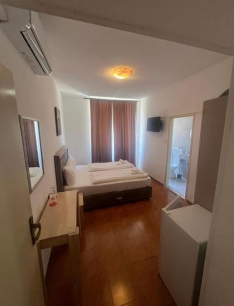 Bed, Bedroom, air conditioner